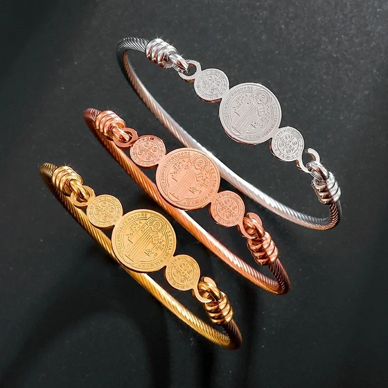Al Ain Jewelry & Watches Exhibition 2025 - Bracelet croix Saint Benito en acier