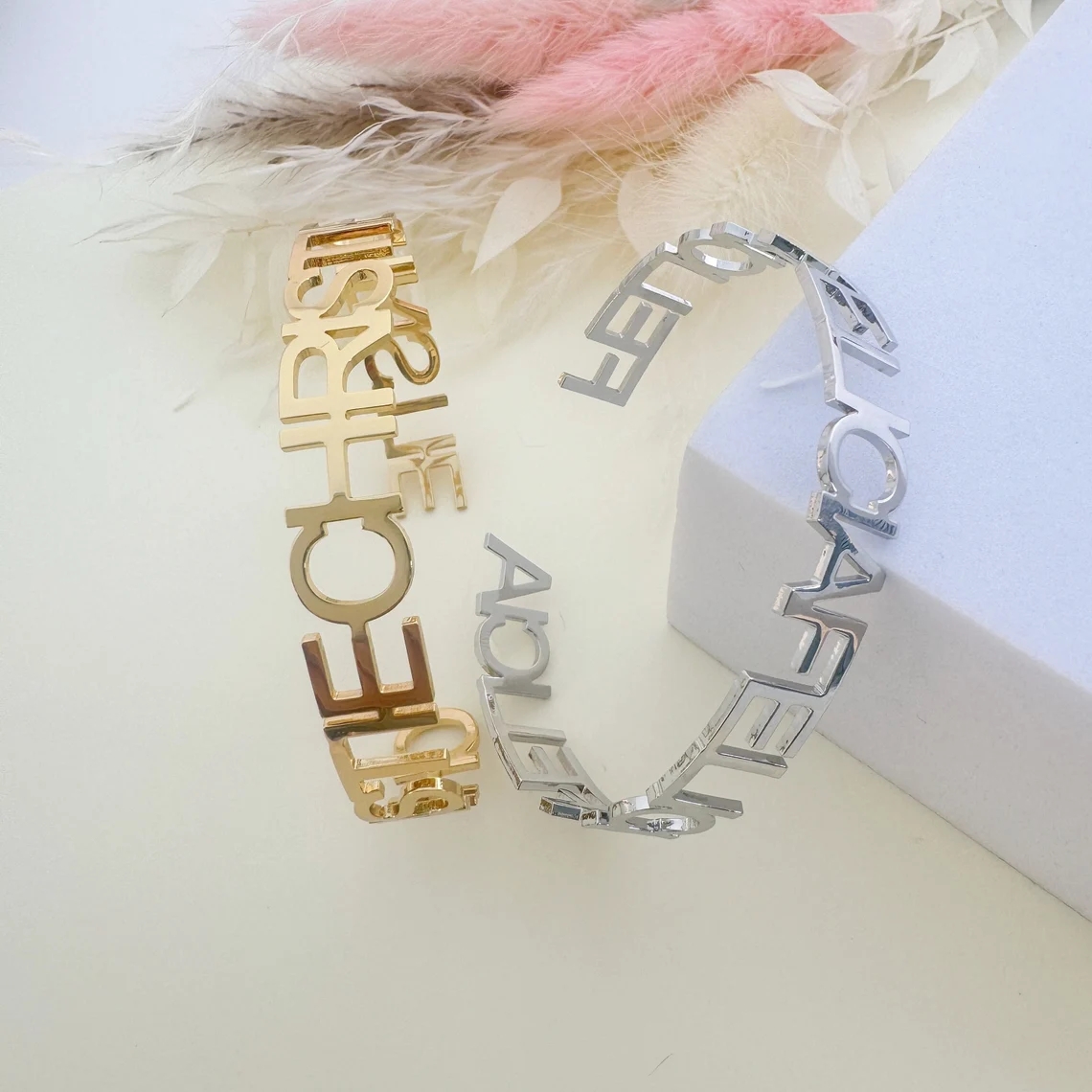 Bracelet personnalisé avec nom - Cuff Bangle Bracelet avis et prix