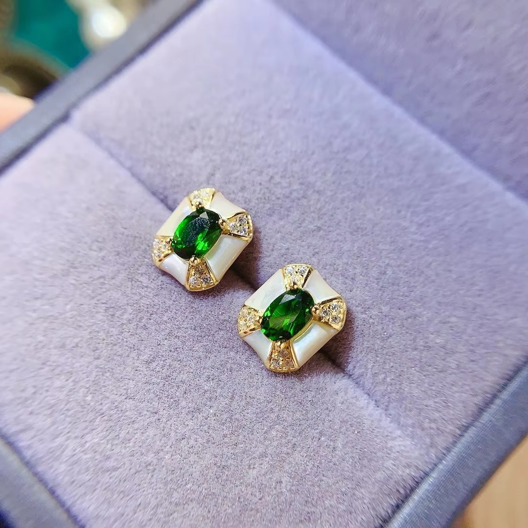 Boucles d'oreilles en diopside - Al Ain Jewelry & Watches Exhibition 2025 avis et prix