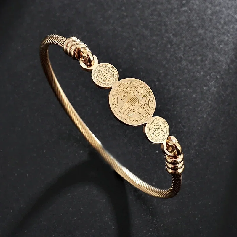 Bracelet croix Saint Benito en - Al Ain Jewelry & Watches Exhibition 2025 avis et prix
